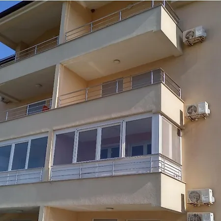 Zana Apartment *